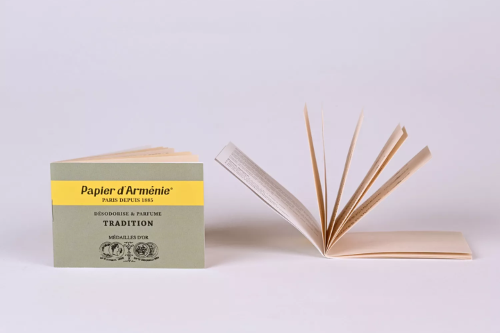 Papier d'Arménie Tradition - otwarta książeczka papieru kadzidłowego z perforowanymi paskami