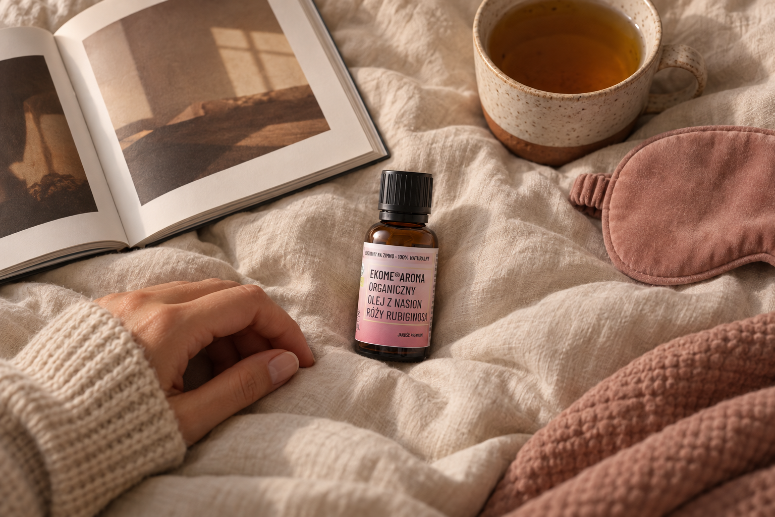 Olej z nasion róży Rosa rubiginosa Ekome® 30 ml w wieczornym rytuale pielęgnacyjnym Organiczny olej z nasion dzikiej róży Rosa rubiginosa Ekome Aroma 30 ml w wieczornym rytuale pielęgnacyjnym